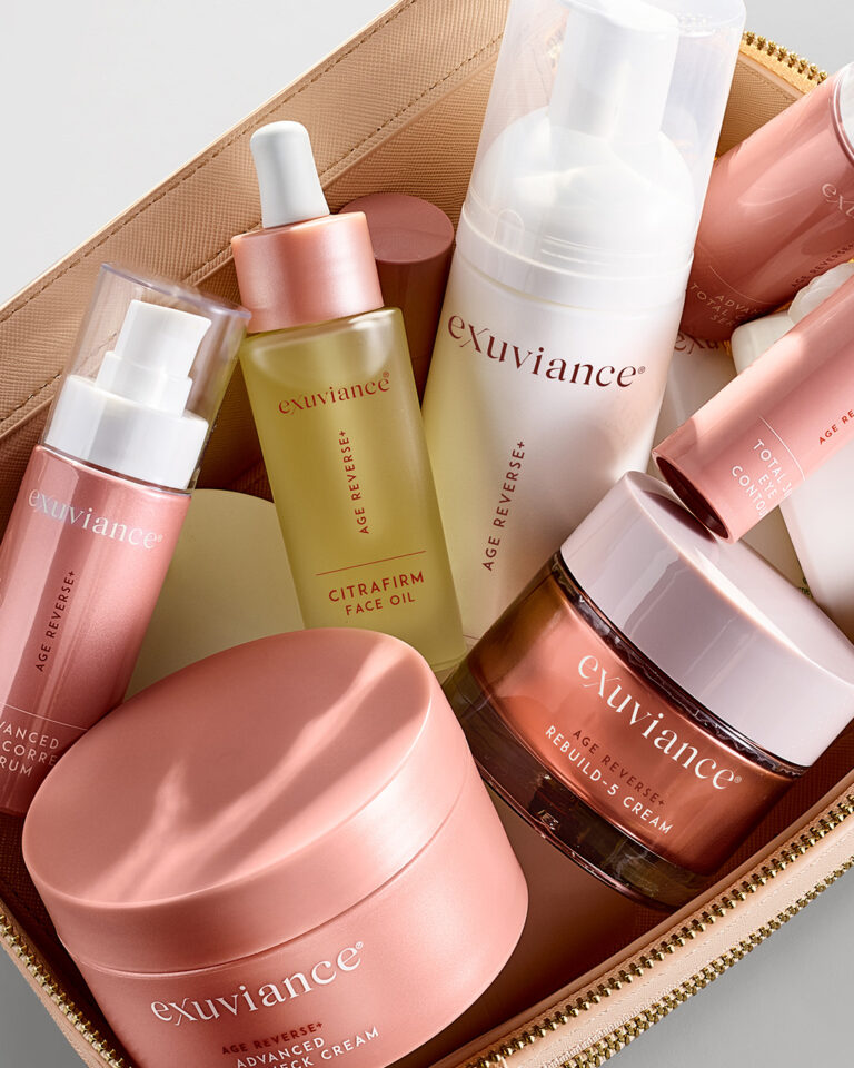 Kuva sosiaaliseen mediaan Exuviance Age Reverse Ryhmäkuva 3