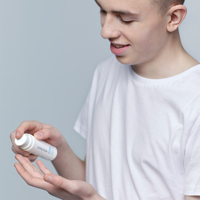 Kuva sosiaaliseen mediaan NEOSTRATA teini-iho