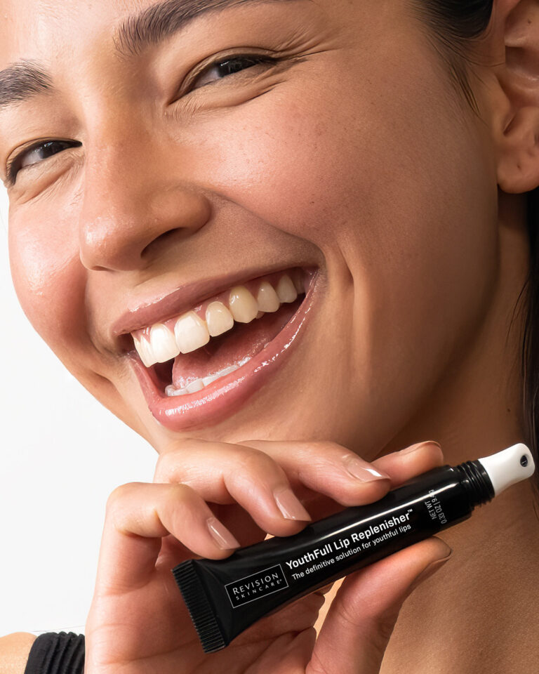 Kuva sosiaaliseen mediaan Revision Skincare YouthFull Lip Replenisher modell