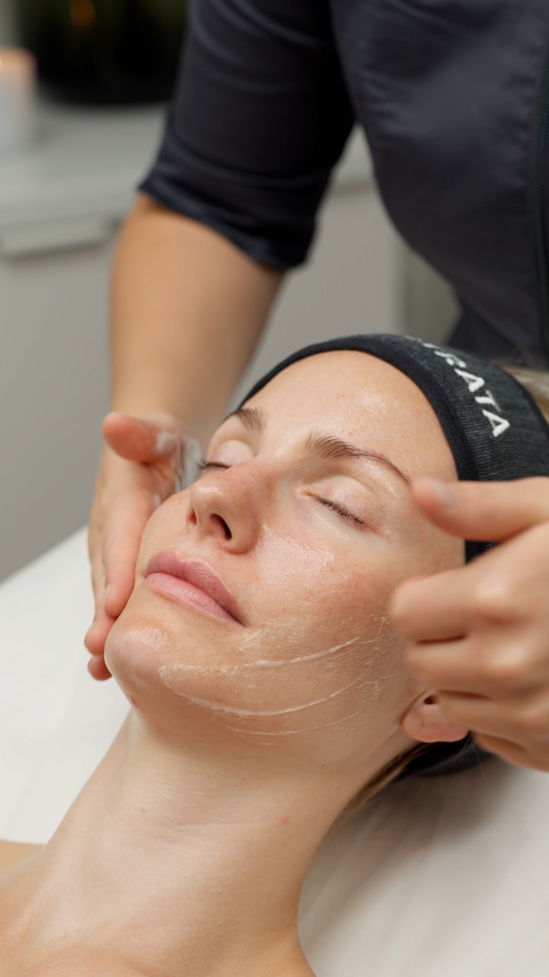 Video sosiaaliseen mediaan NEOSTRATA hoidot