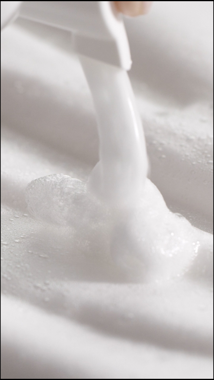 Video sosiaaliseen mediaan NEOSTRATA Foaming Glycolic Wash