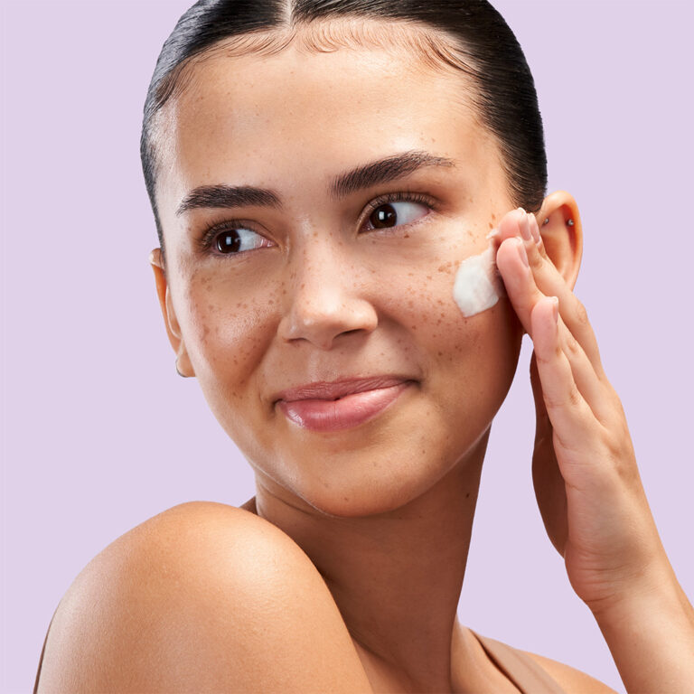 Kuva sosiaaliseen mediaan Exuviance Pro-Plump Hydrating Cream model post square